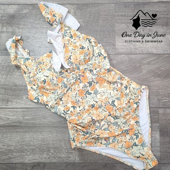 Cupshe Ditsy Daisy Ruffle Lace Up Back One Piece Swimsuit Size M - Picture 3 of 7